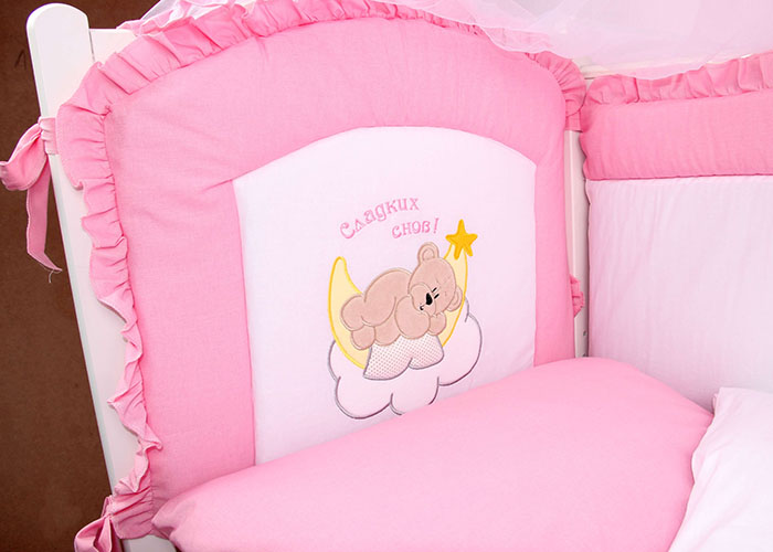 Комплект в кроватку розовый